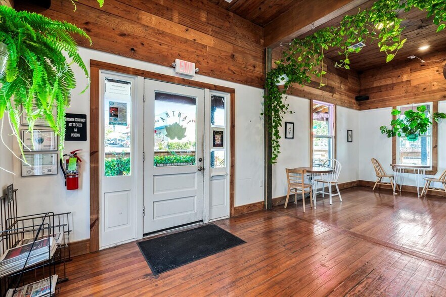 More Photos Of 217 W Hopkins St, San Marcos Restaurant For Sale