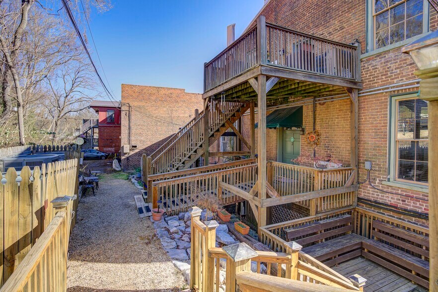 More Photos Of 109 E Main St, Jonesborough Storefront For Sale