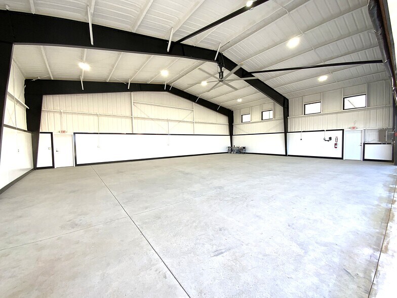 More Photos Of 2212 Airport dr, Gainesville Specialty For Sale