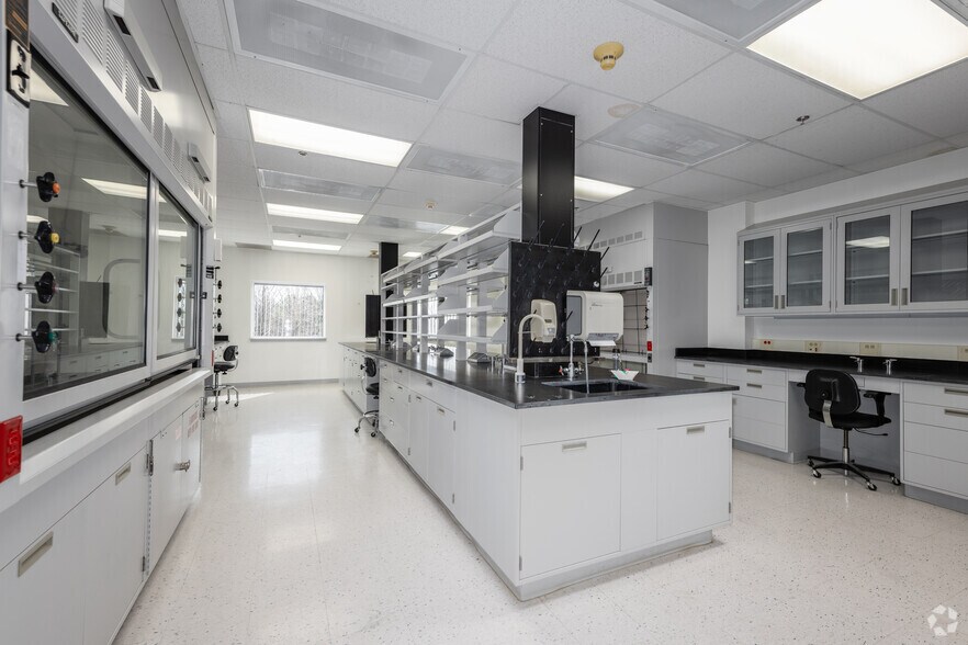 More Photos Of 6411 Beckley St, Baltimore Research And Development For Lease