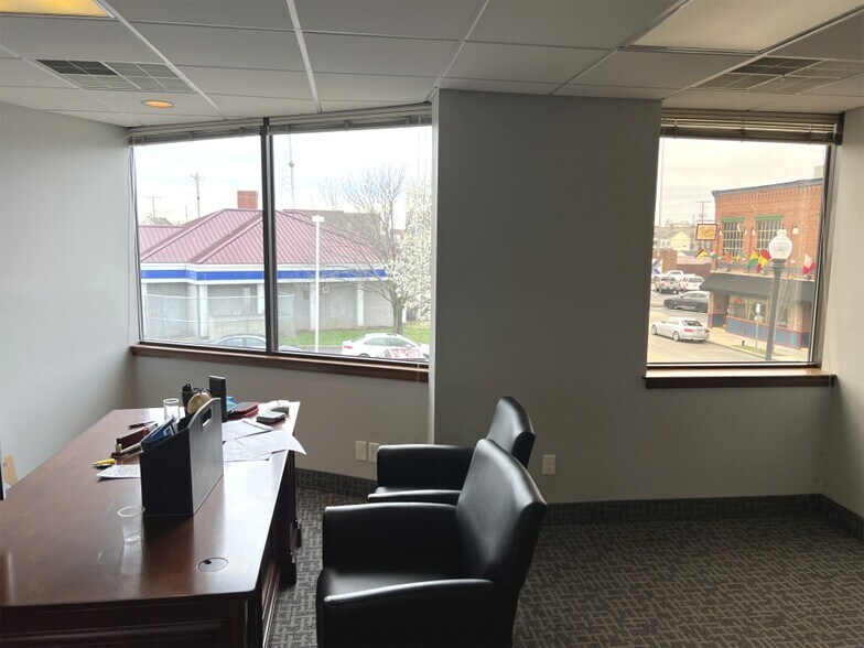 More Photos Of 417-423 N Main St, Evansville Office For Lease