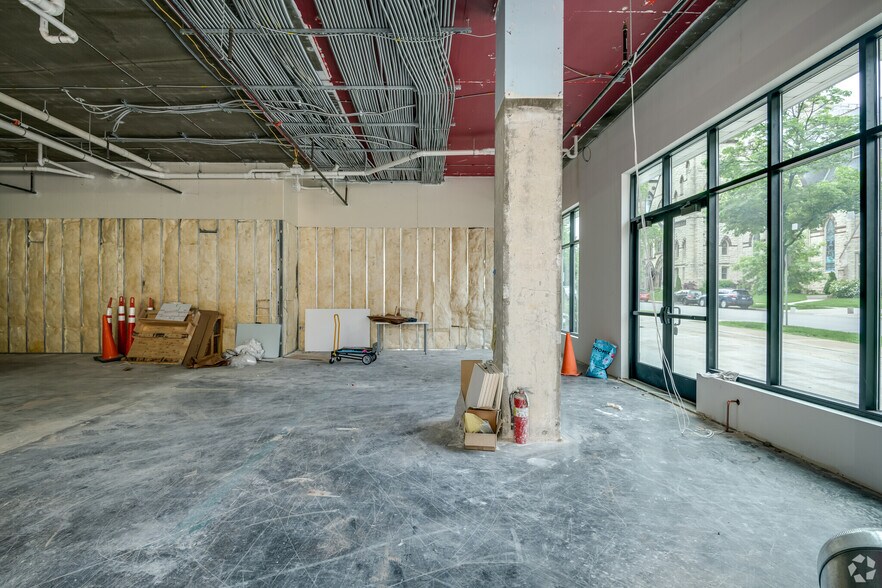 More Photos Of 916 E State St, Milwaukee Apartments For Lease