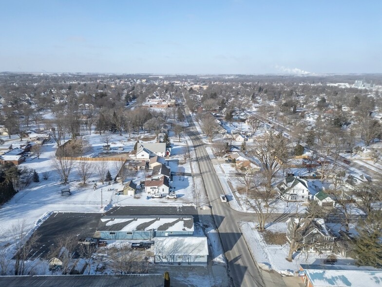 More Photos Of 1004 5th Ave, Charles City Specialty For Sale