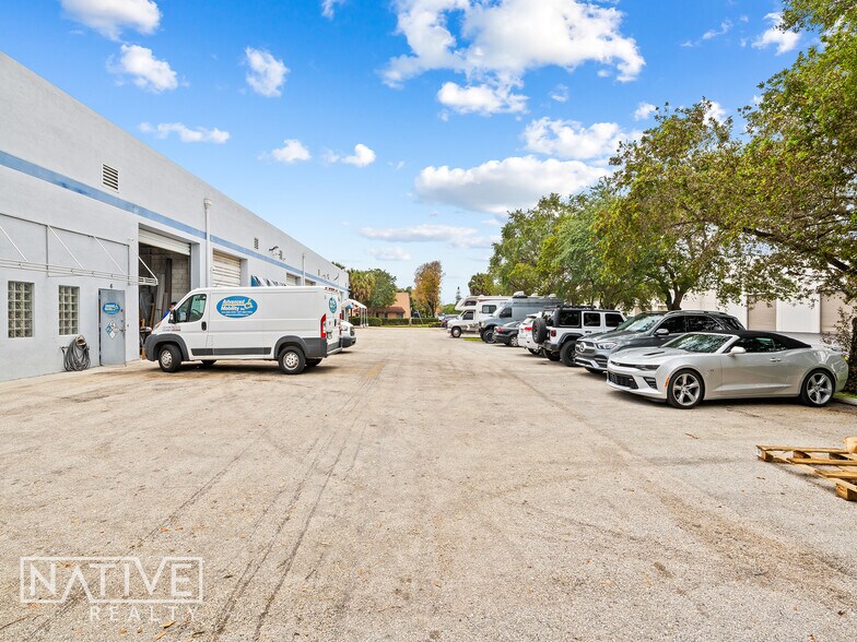 More Photos Of 2365 SW 34th St, Fort Lauderdale Warehouse For Sale