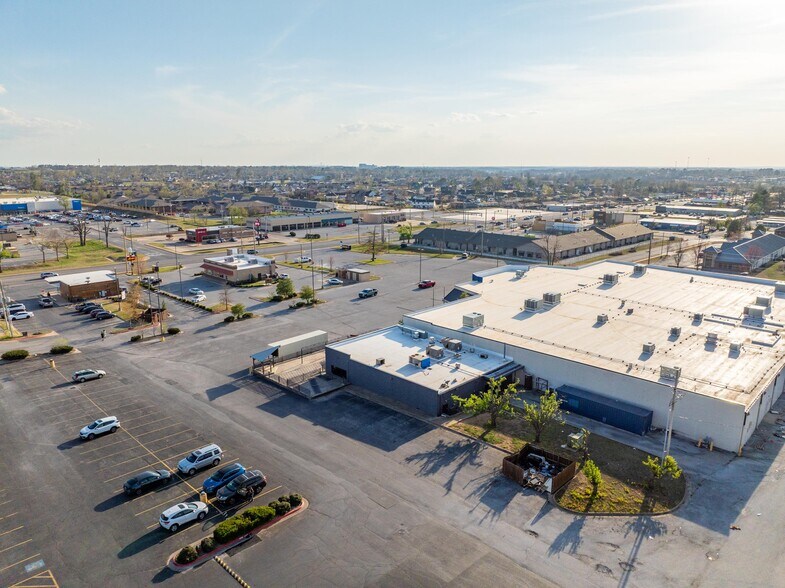 More Photos Of 2221 W Walnut St, Rogers Restaurant For Sale