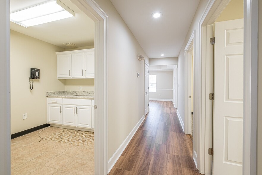 More Photos Of 131 Lee Byrd Rd, Loganville Office For Sale