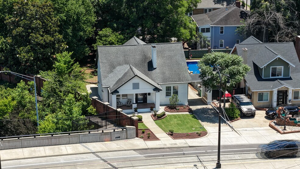 More Photos Of 610 Hawthorne Ln, Charlotte Office Residential For Sale