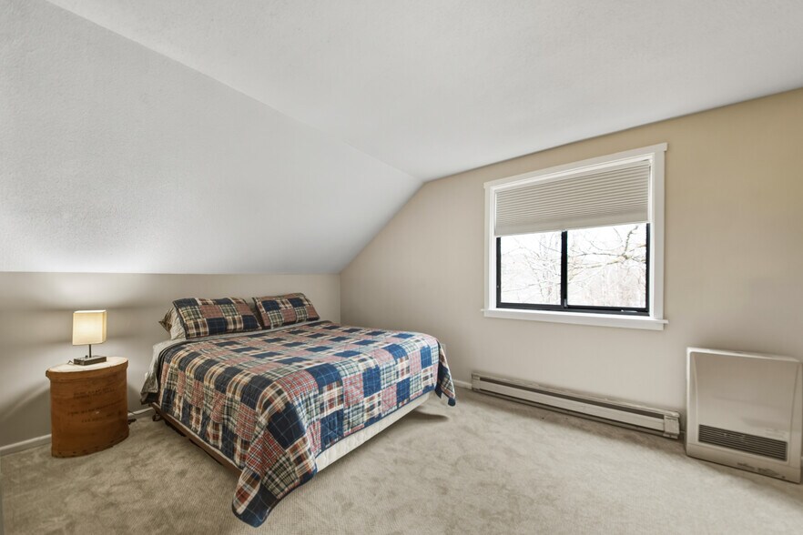 More Photos Of 798 Route 100, Wilmington Flex For Sale