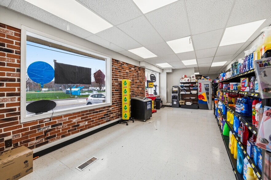 More Photos Of 47 Chelmsford St, Chelmsford Storefront Retail Residential For Sale