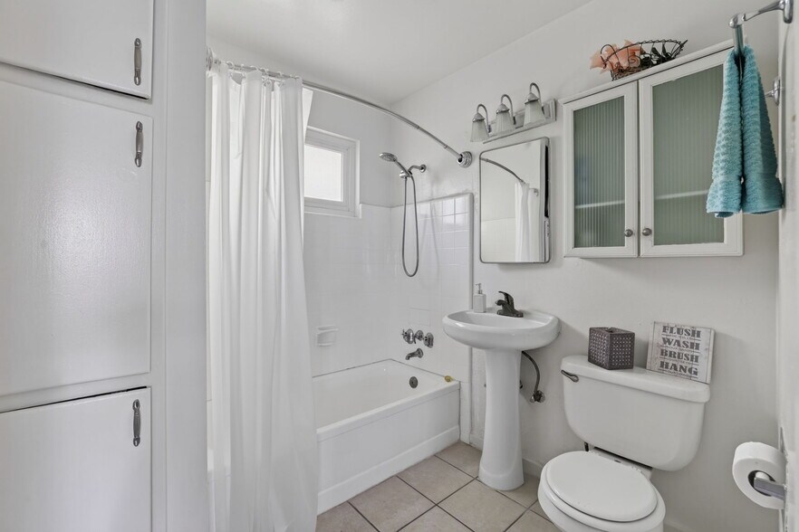 More Photos Of 614 17th St, Sacramento Apartments For Sale