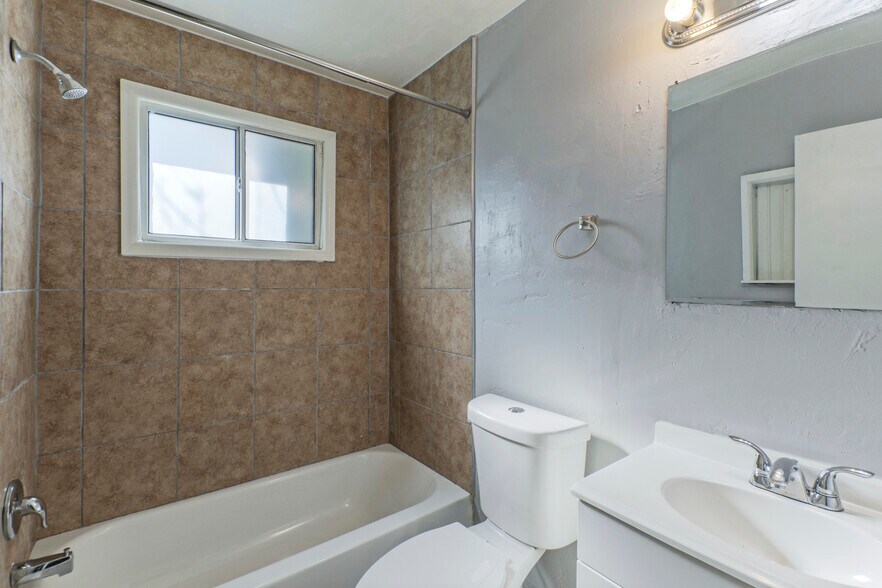 More Photos Of 1713 N 31st Pl, Phoenix Apartments For Sale