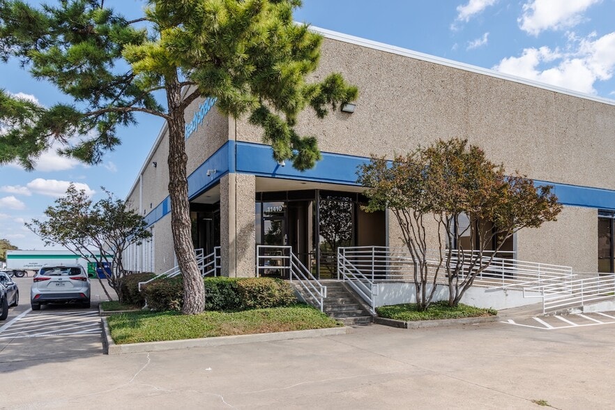 More Photos Of 11410-11420 Mathis Ave, Farmers Branch Distribution For Lease