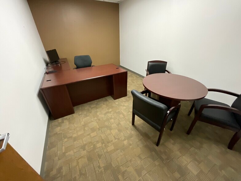 More Photos Of 2505 S Finley Rd, Lombard Office For Lease