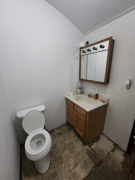 More Photos Of 744 Park Ave, Syracuse Warehouse For Sale