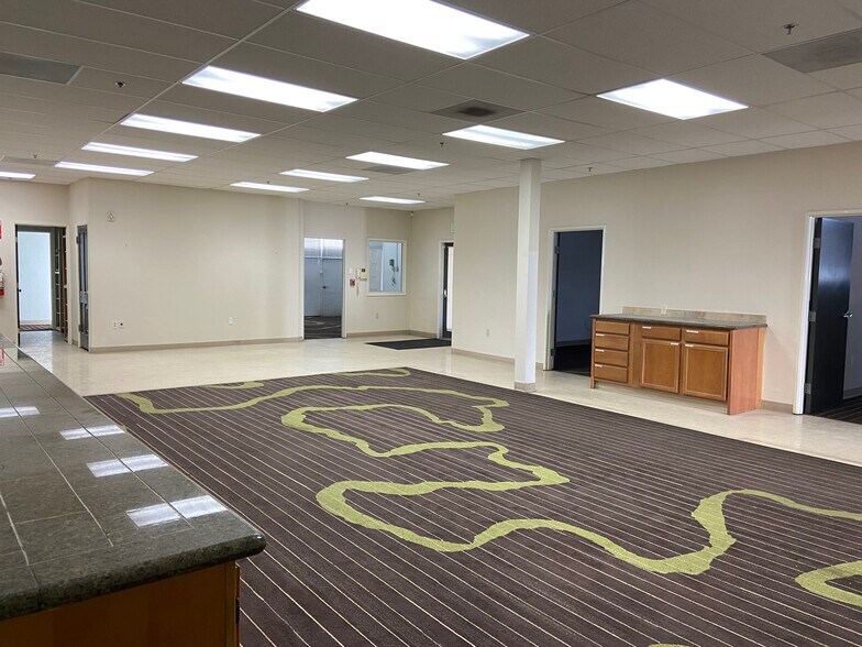 More Photos Of 400-410 S Irwindale Ave, Azusa Warehouse For Lease