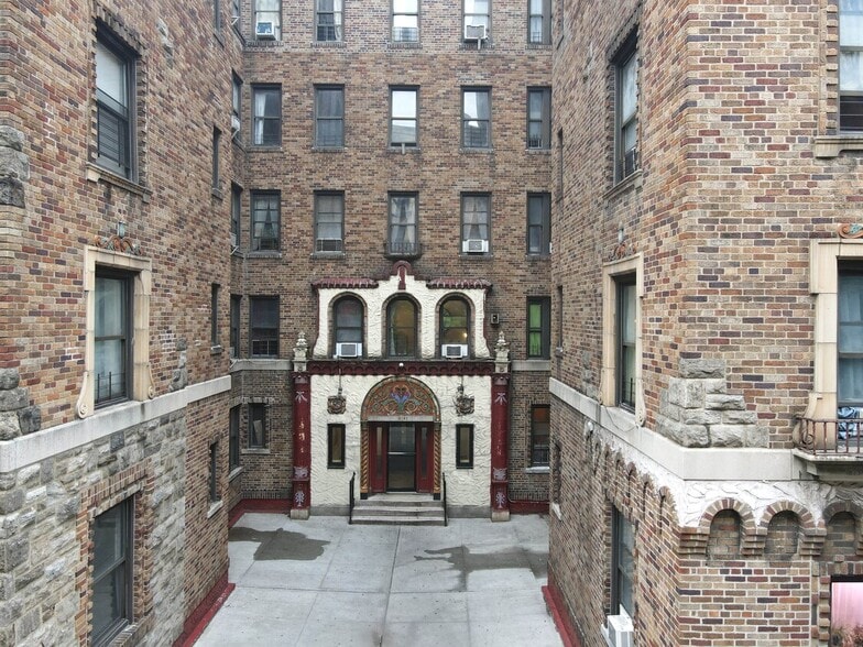 More Photos Of 2109-2125 Westbury Ct, Brooklyn Apartments For Lease