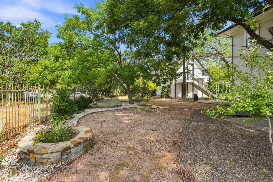 More Photos Of 1417 8th Ave, Fort Worth Hospitality For Sale