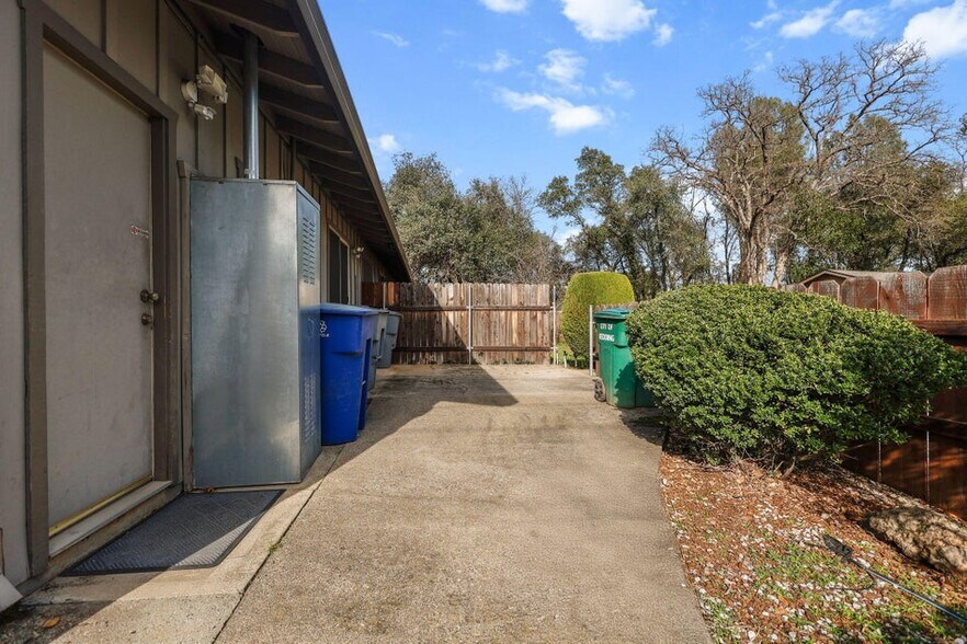 More Photos Of 2081 Victor Ave, Redding Office For Sale
