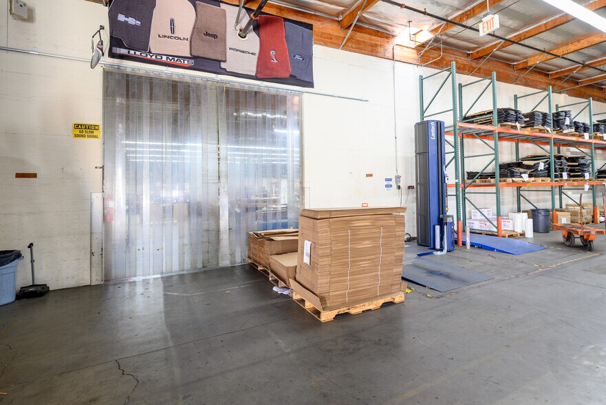 More Photos Of 19731 Nordhoff St, Northridge Warehouse For Lease