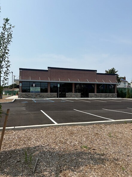 More Photos Of 3395a Great Neck Rd, North Amityville Freestanding For Lease