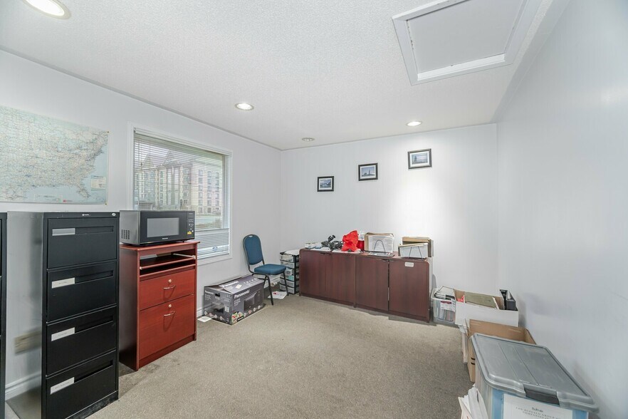 More Photos Of 140-160 Derry Rd E, Mississauga Office For Sale