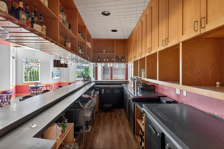 More Photos Of 1650 W Bakerview Rd, Bellingham Restaurant For Sale