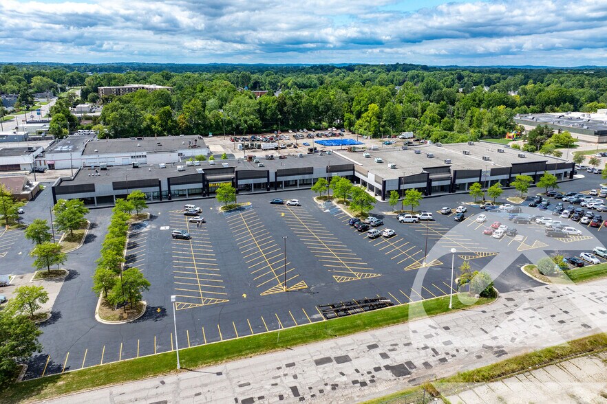 Primary Photo Of 225-279 Summit Dr, Waterford General Retail For Lease