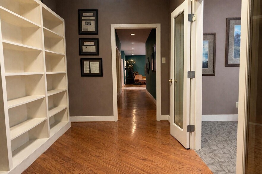 More Photos Of 221 N Houston St, Wharton Office For Sale