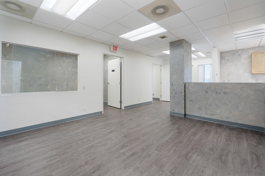 More Photos Of 2525 W Greenway Rd, Phoenix Medical For Lease