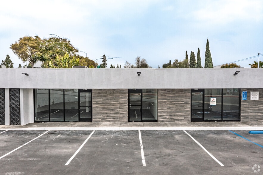 More Photos Of 2329-2335 W Sequoia Ave, Anaheim Storefront Retail Office For Lease