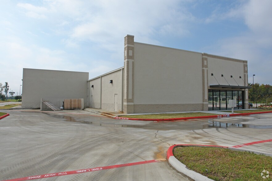 More Photos Of 4997 N Twin City Hwy, Port Arthur General Retail For Lease