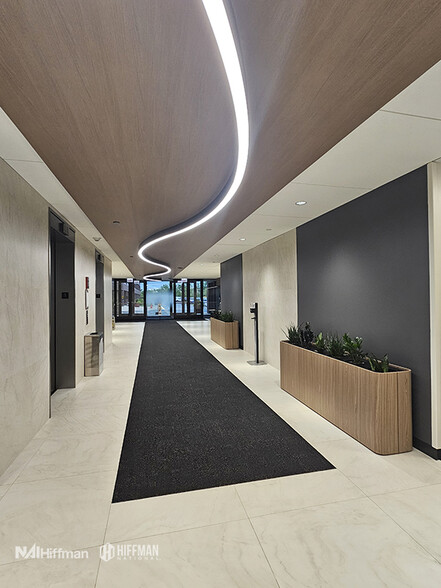 More Photos Of 720 E Butterfield Rd, Lombard Business Park For Lease