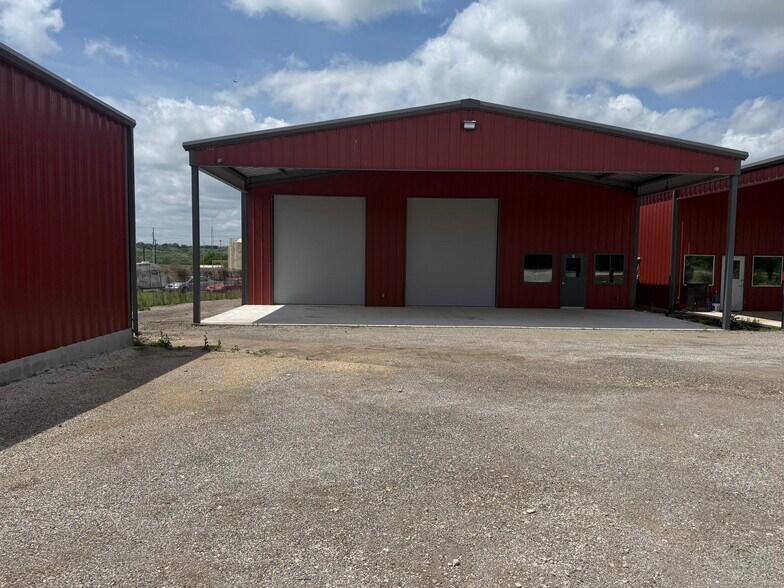 More Photos Of 4235 FM 78, McQueeney Flex For Lease