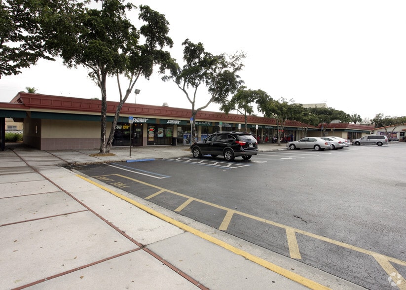 More Photos Of 13905-14047 NW 67th Ave, Miami Lakes Unknown For Lease