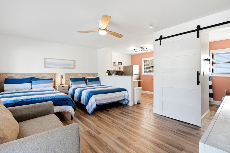 More Photos Of 11965 Gulf Blvd, Treasure Island Hotel For Sale
