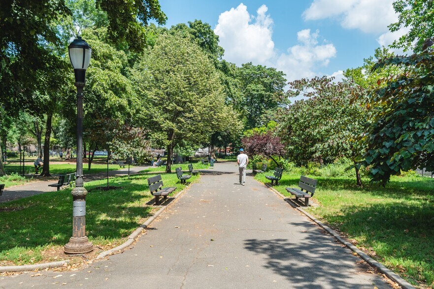 More Photos Of 561 Gates Ave, Brooklyn Apartments For Sale