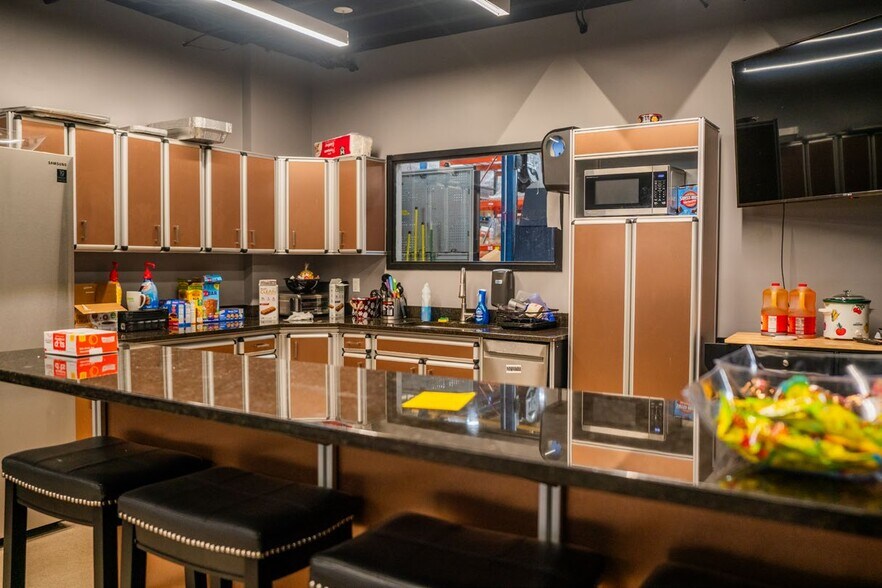 More Photos Of 1255 N Winchester St, Olathe Manufacturing For Sale