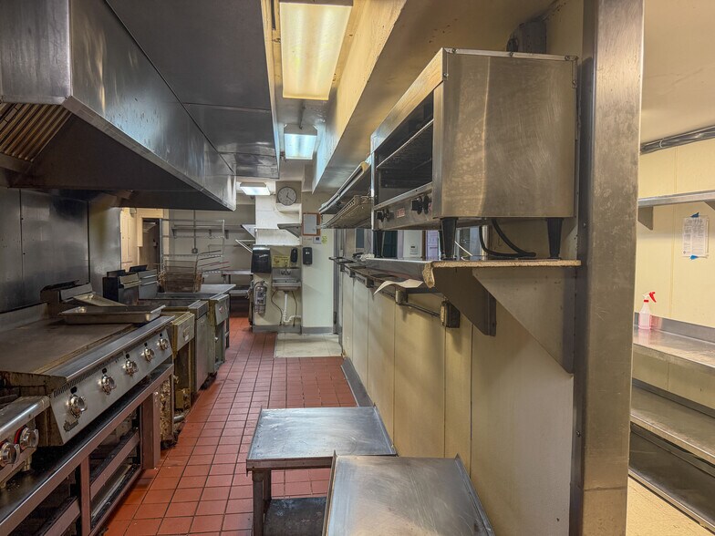 More Photos Of 1100 S 48th Pl, Springdale Restaurant For Lease