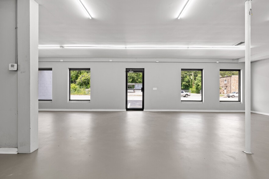 More Photos Of 734 Ashland Ter, Chattanooga Storefront Retail Office For Sale