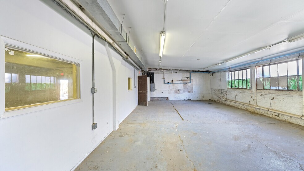 More Photos Of 47 Maple Ave, Flemington Light Manufacturing For Lease