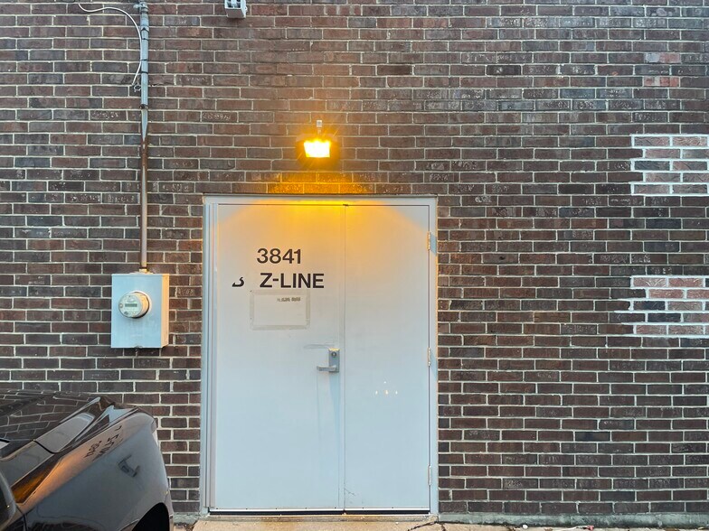 More Photos Of 3841 Oakton St, Skokie Storefront Retail Office For Lease