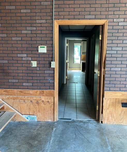 More Photos Of 1507 E Sugar Creek Rd, Charlotte Warehouse For Lease