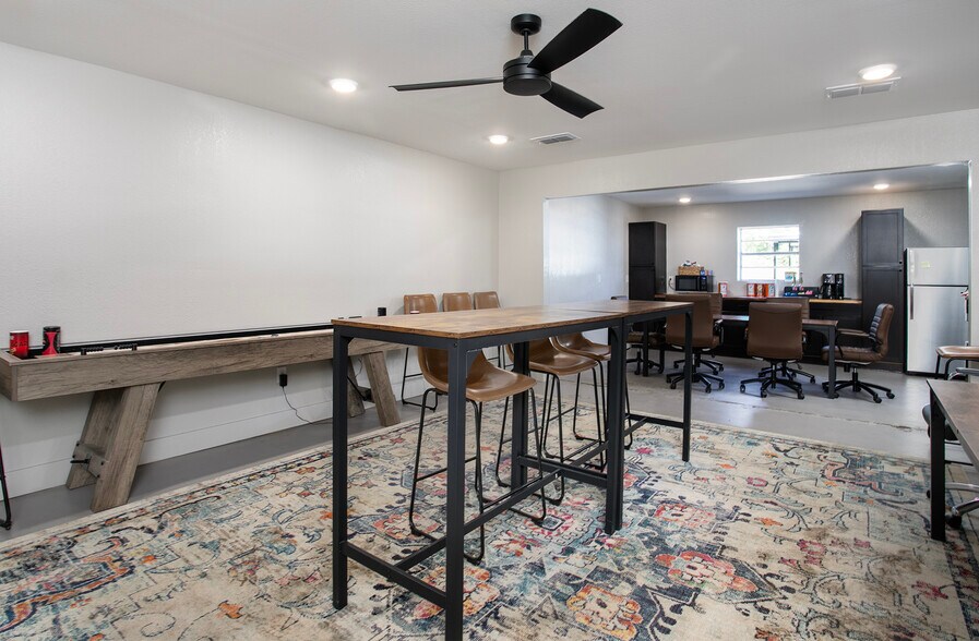 More Photos Of 15393 Highway 64 W, Tyler Warehouse For Lease