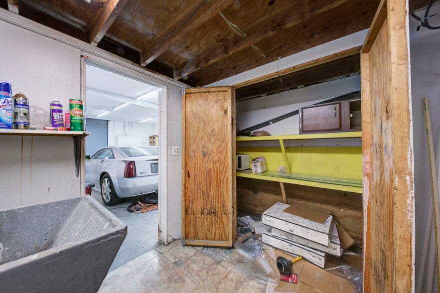 More Photos Of 36050 Goddard Rd, Romulus Auto Repair For Sale