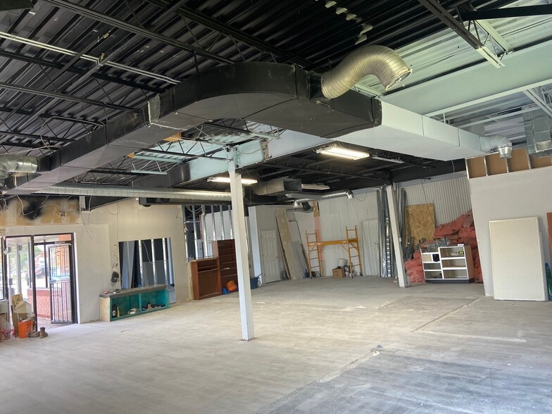More Photos Of 2208 St Joseph Blvd, Ottawa Freestanding For Lease