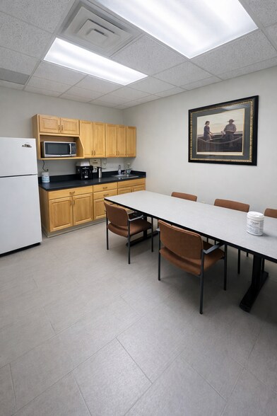More Photos Of 1305 Corporate Dr, Hudson Medical For Lease