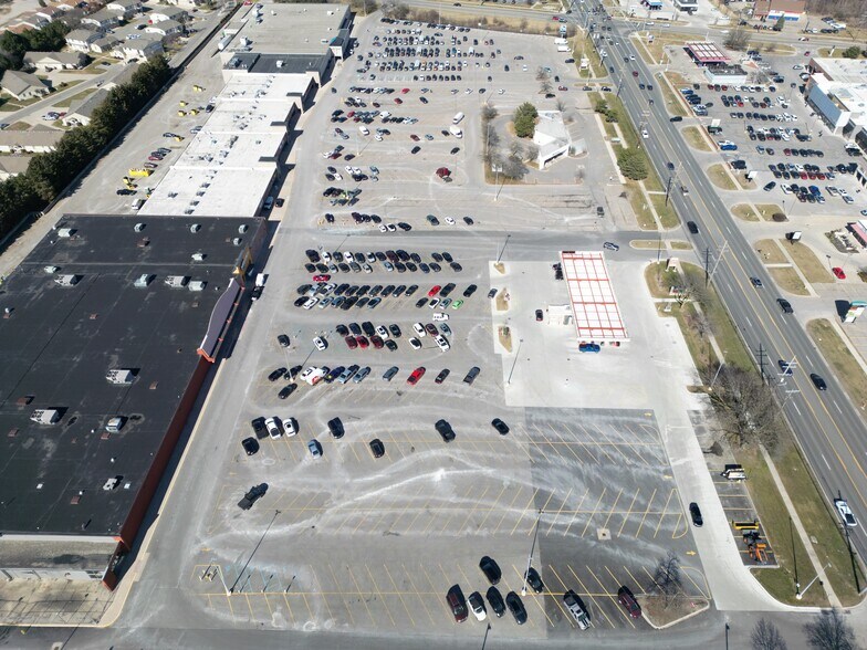 More Photos Of 41701-41941 Garfield Rd, Clinton Township Unknown For Lease