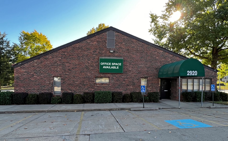 Primary Photo Of 2920 NE 60th St, Gladstone Medical For Sale