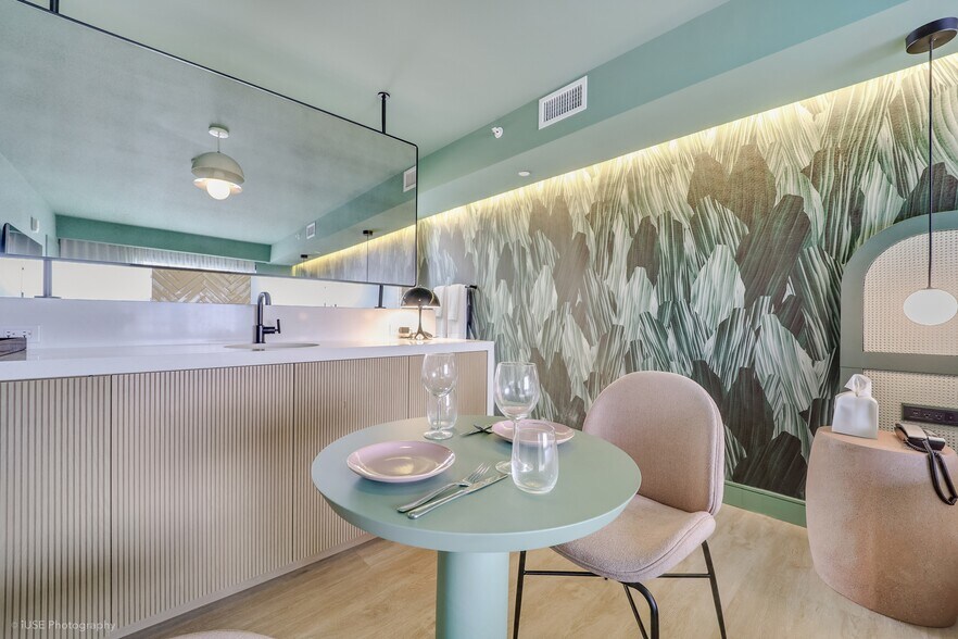 More Photos Of 310 Meridian Ave, Miami Beach Hotel For Sale