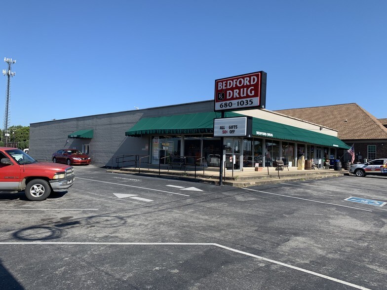 Primary Photo Of 629 N Main St, Shelbyville General Retail For Lease